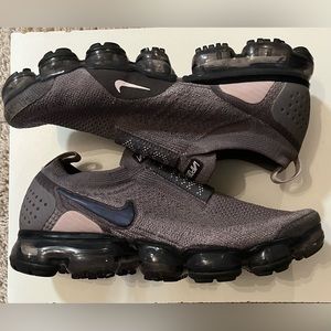 Women’s Nike Vapormax Flyknit laceless. Size 9.5 pre owned